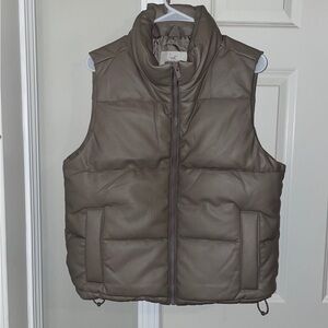 Hollister Puffer Vest